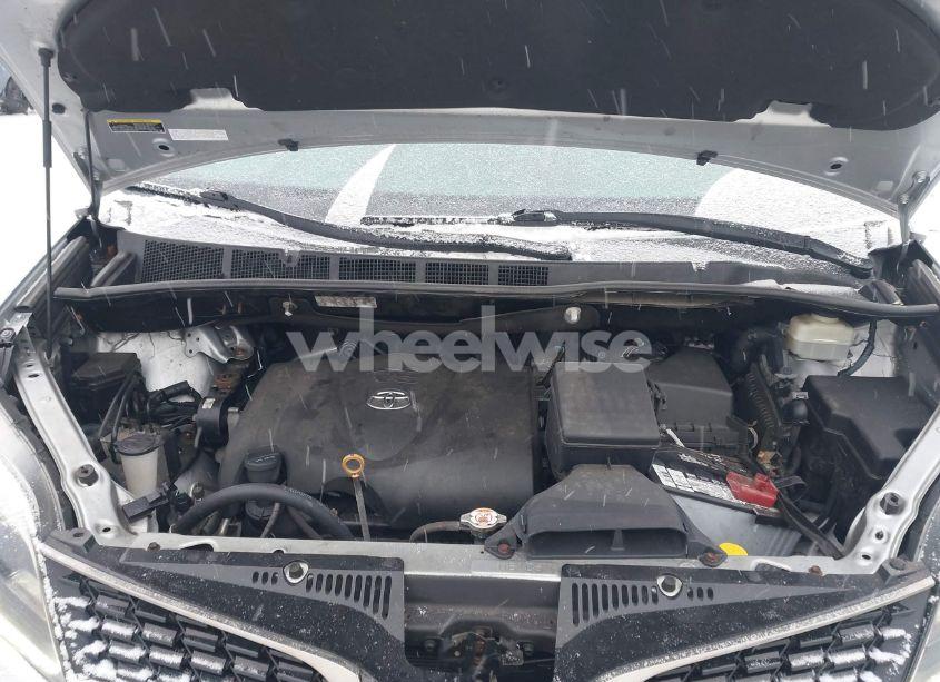 Photo 10 of 2019 Toyota Sienna SE 7 PASSENGER (VIN 5TDEZ3DC8KS210587)