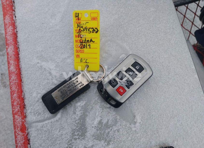 Photo 11 of 2019 Toyota Sienna SE 7 PASSENGER (VIN 5TDEZ3DC8KS210587)