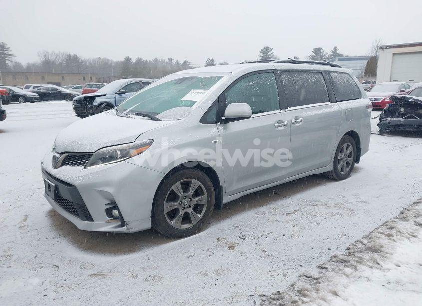 Photo 2 of 2019 Toyota Sienna SE 7 PASSENGER (VIN 5TDEZ3DC8KS210587)