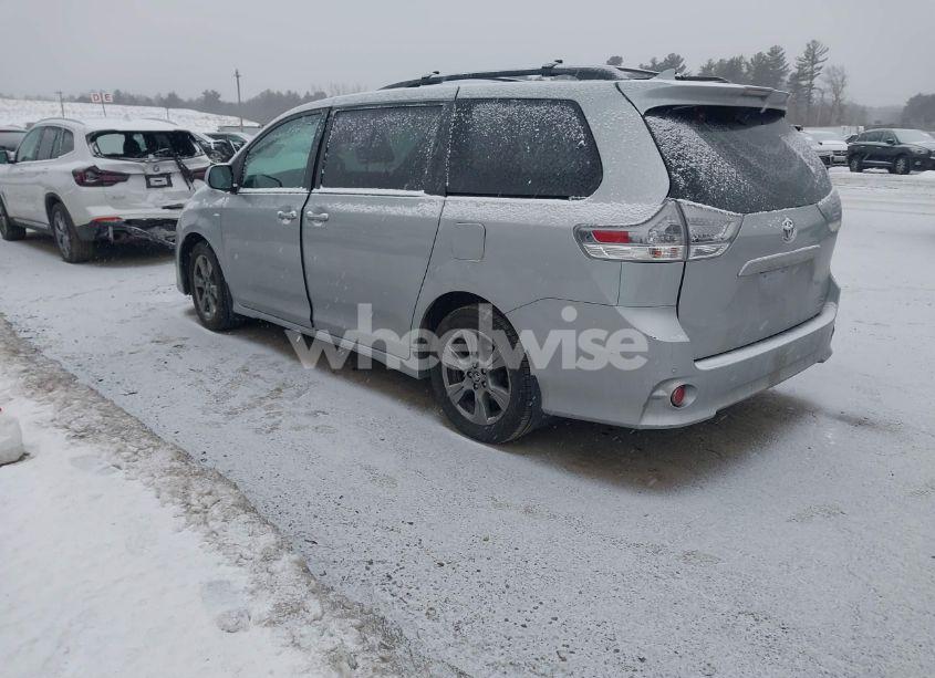 Photo 3 of 2019 Toyota Sienna SE 7 PASSENGER (VIN 5TDEZ3DC8KS210587)