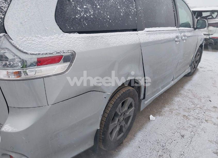 Photo 6 of 2019 Toyota Sienna SE 7 PASSENGER (VIN 5TDEZ3DC8KS210587)