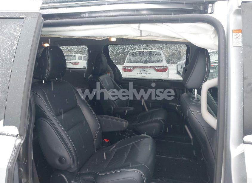 Photo 8 of 2019 Toyota Sienna SE 7 PASSENGER (VIN 5TDEZ3DC8KS210587)