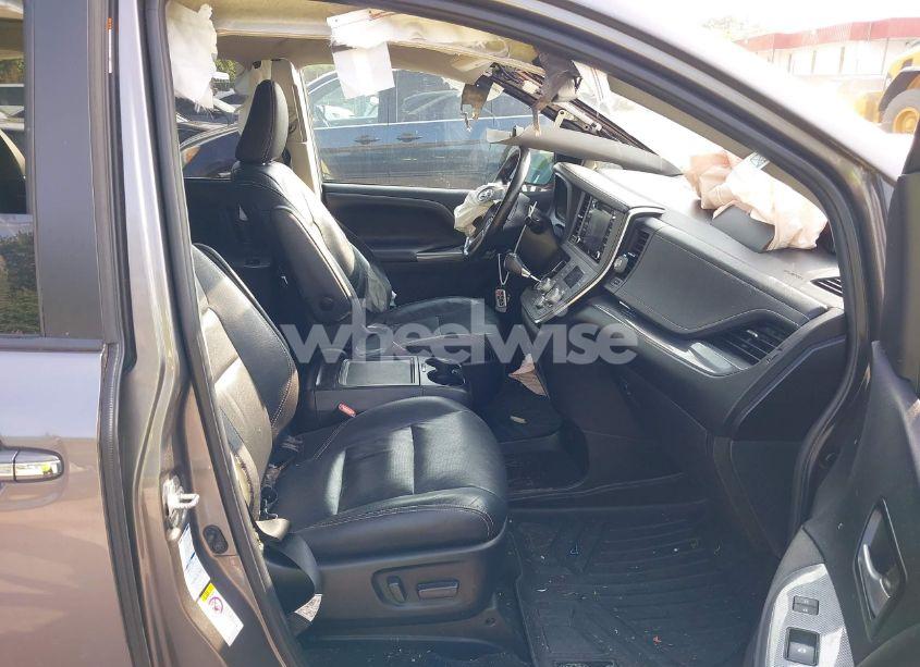 Photo 5 of 2019 Toyota Sienna SE PREMIUM (VIN 5TDEZ3DC9KS215829)