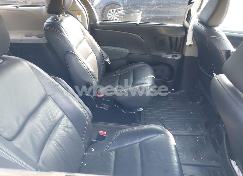 Photo 8 of 2019 Toyota Sienna SE PREMIUM (VIN 5TDEZ3DC9KS215829)