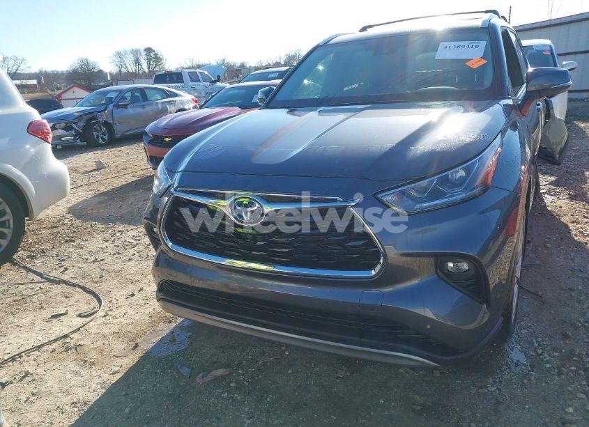 Photo 13 of 2023 Toyota Highlander HYBRID PLATINUM (VIN 5TDFARAH2PS525908)