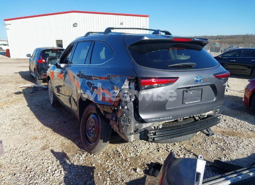 Photo 3 of 2023 Toyota Highlander HYBRID PLATINUM (VIN 5TDFARAH2PS525908)