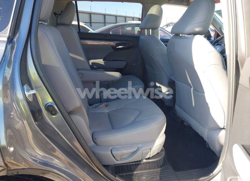 Photo 8 of 2023 Toyota Highlander HYBRID PLATINUM (VIN 5TDFARAH2PS525908)