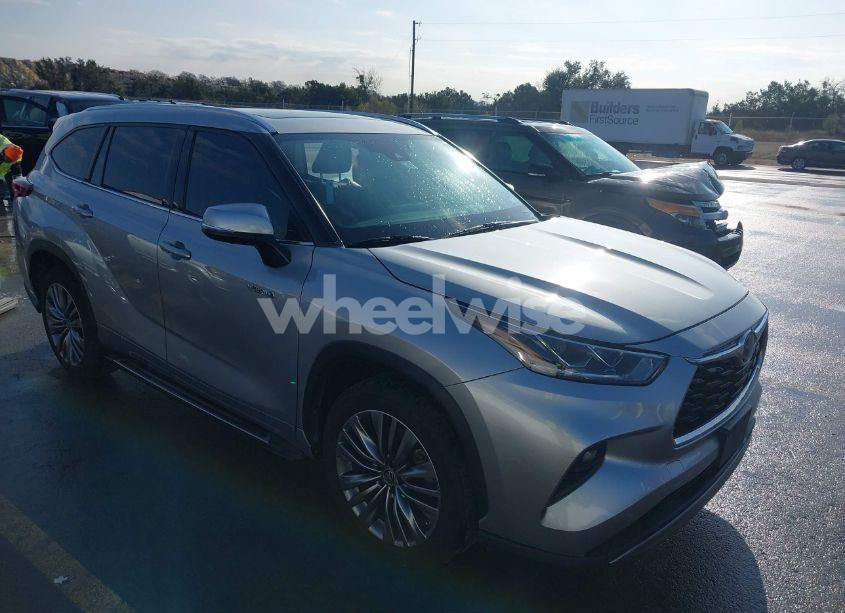 2021 Toyota Highlander HYBRID PLATINUM (VIN 5TDFARAH5MS005584) main photo