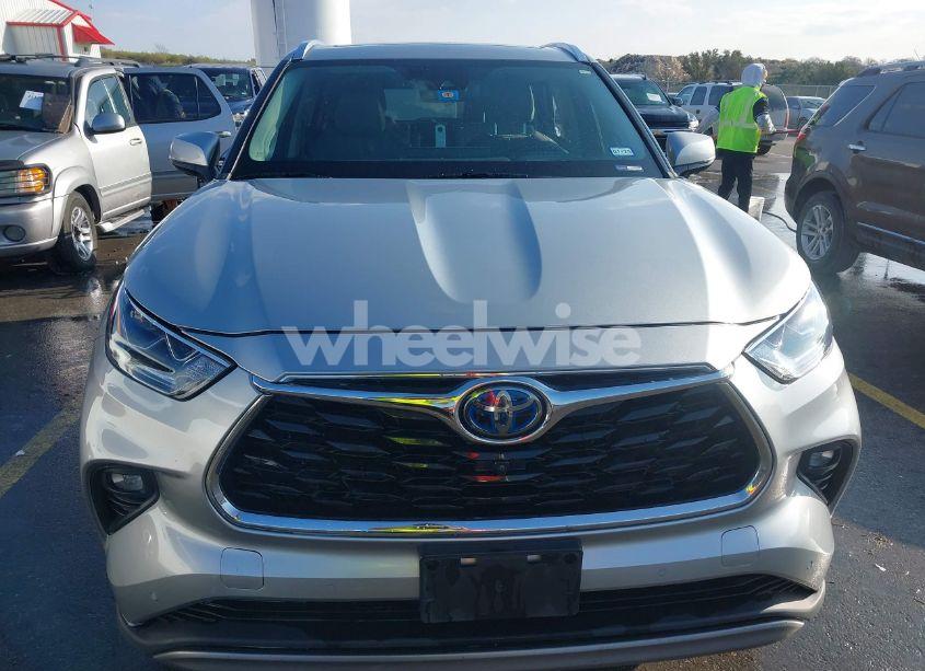 Photo 12 of 2021 Toyota Highlander HYBRID PLATINUM (VIN 5TDFARAH5MS005584)