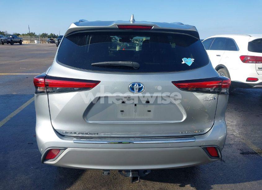 Photo 16 of 2021 Toyota Highlander HYBRID PLATINUM (VIN 5TDFARAH5MS005584)