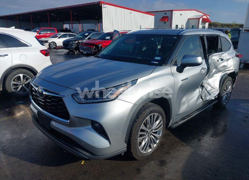 Photo 2 of 2021 Toyota Highlander HYBRID PLATINUM (VIN 5TDFARAH5MS005584)