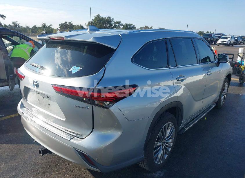 Photo 4 of 2021 Toyota Highlander HYBRID PLATINUM (VIN 5TDFARAH5MS005584)