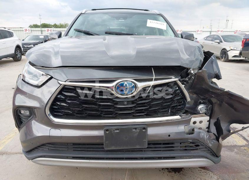Photo 13 of 2021 Toyota Highlander HYBRID PLATINUM (VIN 5TDFARAHXMS008030)