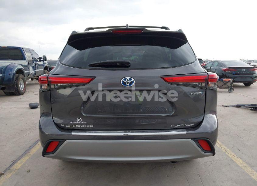 Photo 17 of 2021 Toyota Highlander HYBRID PLATINUM (VIN 5TDFARAHXMS008030)