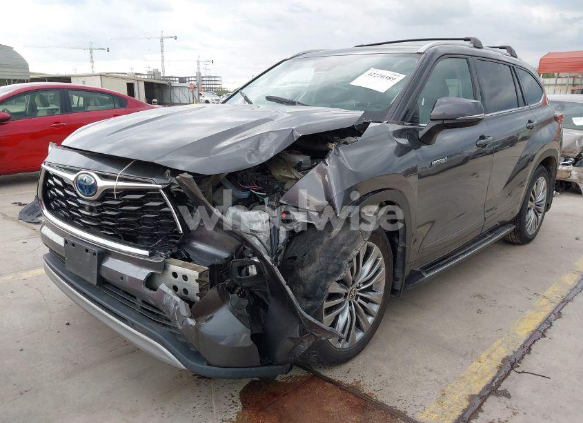 Photo 2 of 2021 Toyota Highlander HYBRID PLATINUM (VIN 5TDFARAHXMS008030)