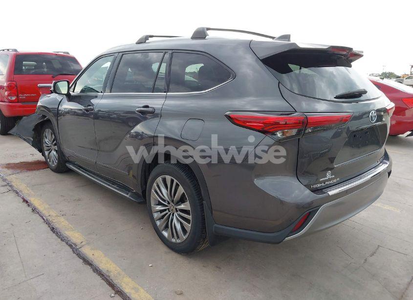 Photo 3 of 2021 Toyota Highlander HYBRID PLATINUM (VIN 5TDFARAHXMS008030)