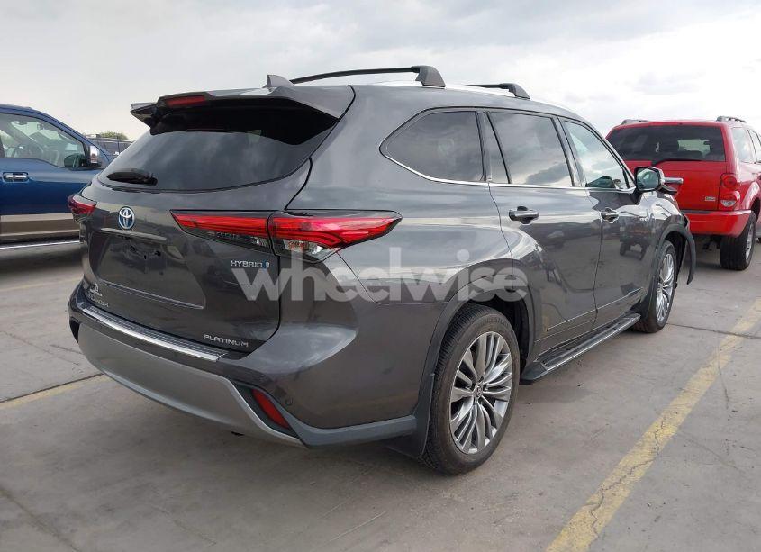 Photo 4 of 2021 Toyota Highlander HYBRID PLATINUM (VIN 5TDFARAHXMS008030)