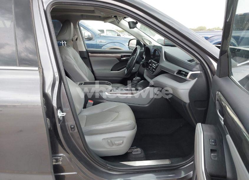 Photo 5 of 2021 Toyota Highlander HYBRID PLATINUM (VIN 5TDFARAHXMS008030)