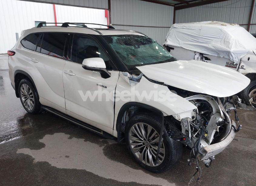 2021 Toyota Highlander HYBRID PLATINUM (VIN 5TDFARAHXMS008108) main photo