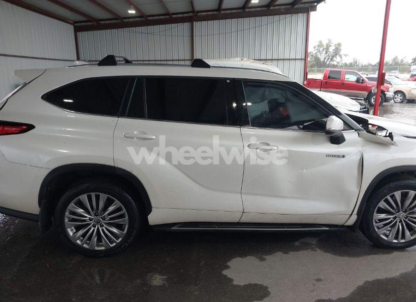 Photo 14 of 2021 Toyota Highlander HYBRID PLATINUM (VIN 5TDFARAHXMS008108)
