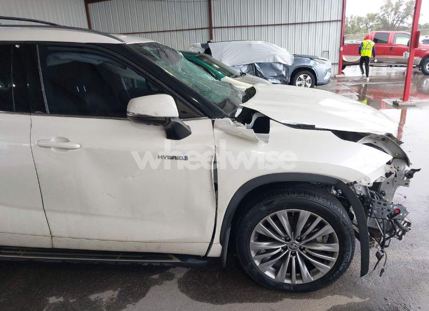 Photo 19 of 2021 Toyota Highlander HYBRID PLATINUM (VIN 5TDFARAHXMS008108)