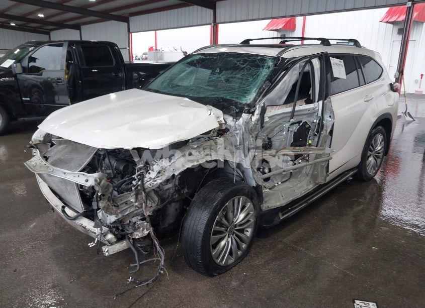 Photo 2 of 2021 Toyota Highlander HYBRID PLATINUM (VIN 5TDFARAHXMS008108)