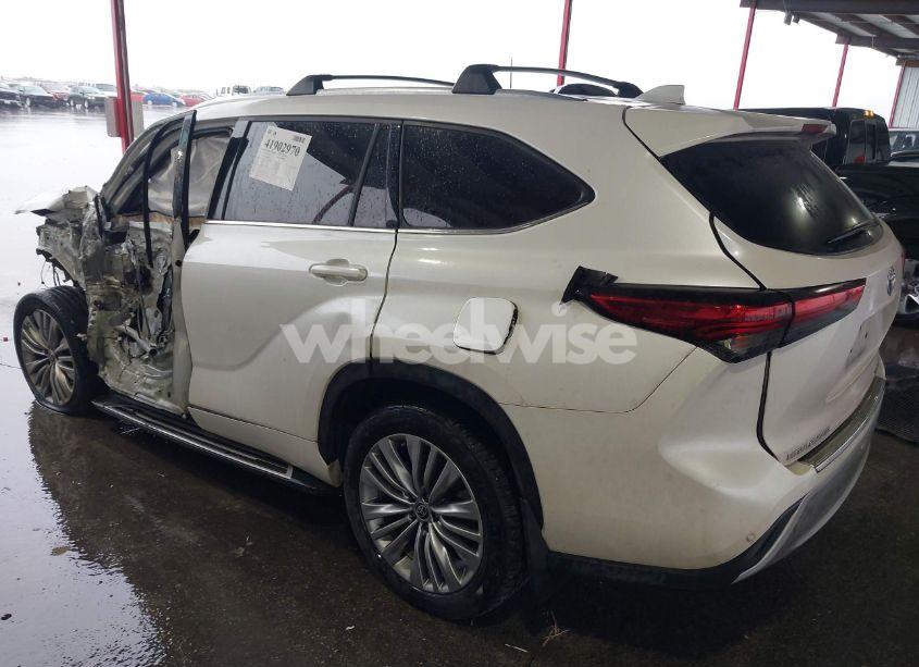 Photo 3 of 2021 Toyota Highlander HYBRID PLATINUM (VIN 5TDFARAHXMS008108)
