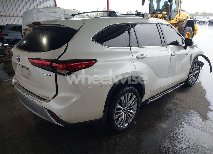 Photo 4 of 2021 Toyota Highlander HYBRID PLATINUM (VIN 5TDFARAHXMS008108)