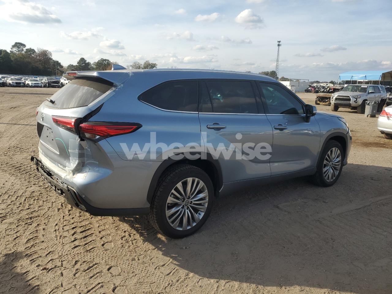 Photo 3 of 2022 TOYOTA HIGHLANDER PLATINUM (VIN 5TDFZRAH0NS112066)