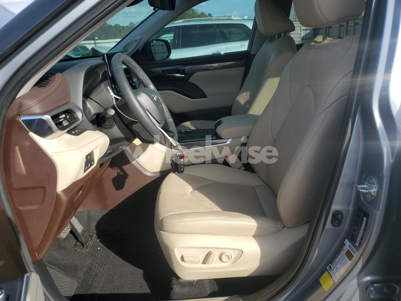 Photo 7 of 2022 TOYOTA HIGHLANDER PLATINUM (VIN 5TDFZRAH0NS112066)