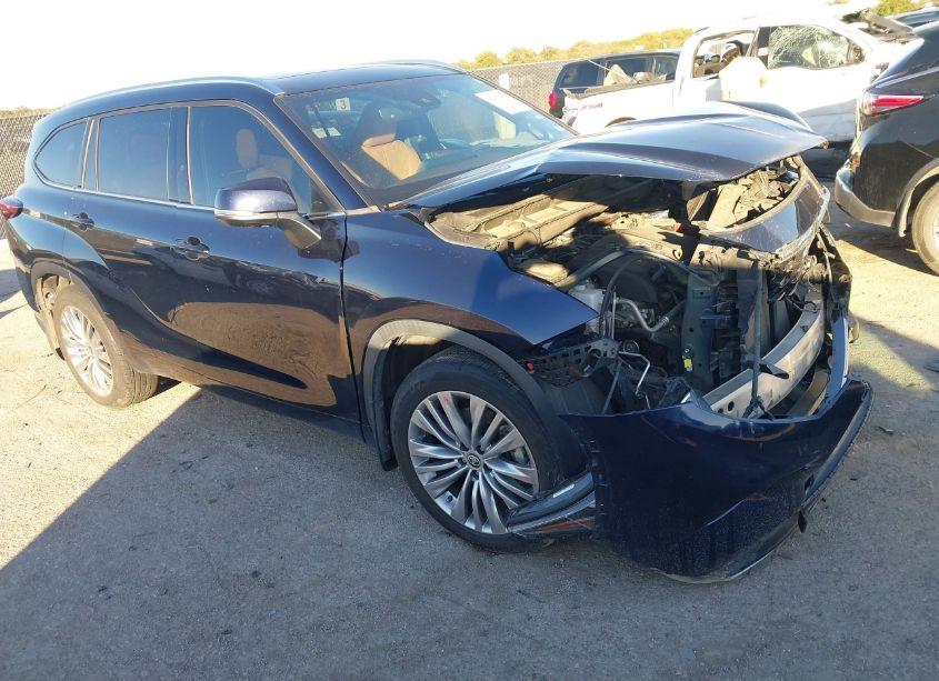 2022 Toyota Highlander PLATINUM (VIN 5TDFZRAH1NS121603) main photo