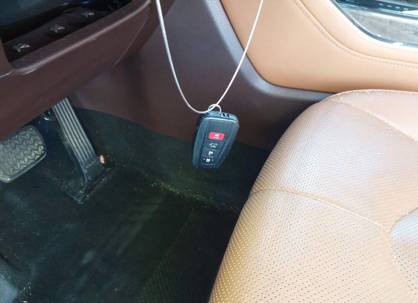 Photo 11 of 2022 Toyota Highlander PLATINUM (VIN 5TDFZRAH1NS121603)