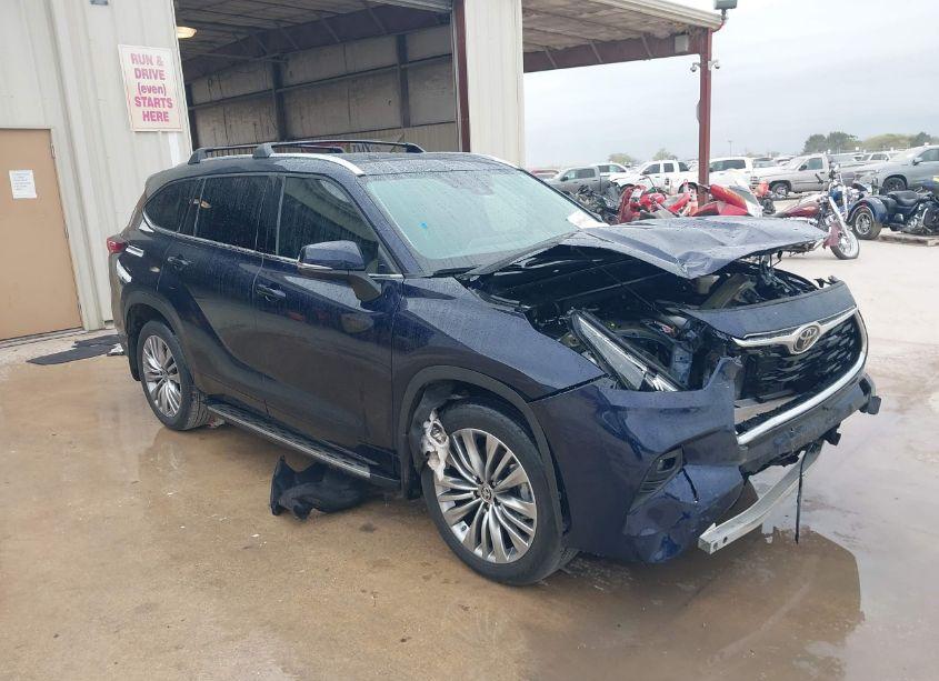 2022 Toyota Highlander PLATINUM (VIN 5TDFZRAH1NS129880) main photo