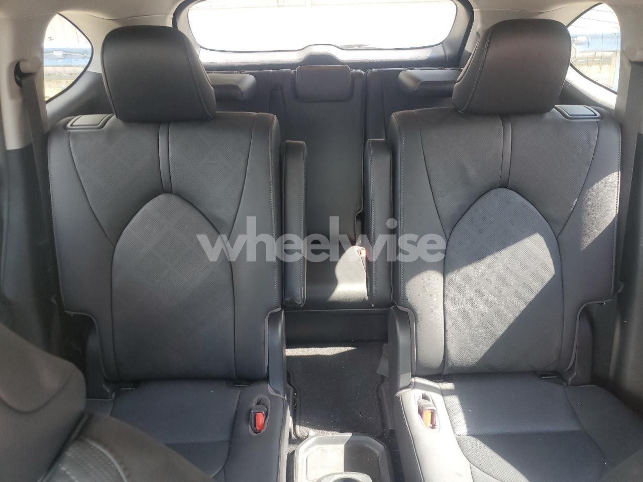 Photo 10 of 2020 TOYOTA HIGHLANDER PLATINUM (VIN 5TDFZRAH3LS030054)