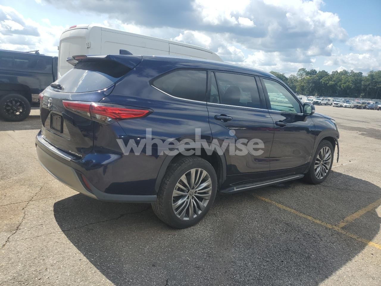 Photo 3 of 2020 TOYOTA HIGHLANDER PLATINUM (VIN 5TDFZRAH3LS030054)