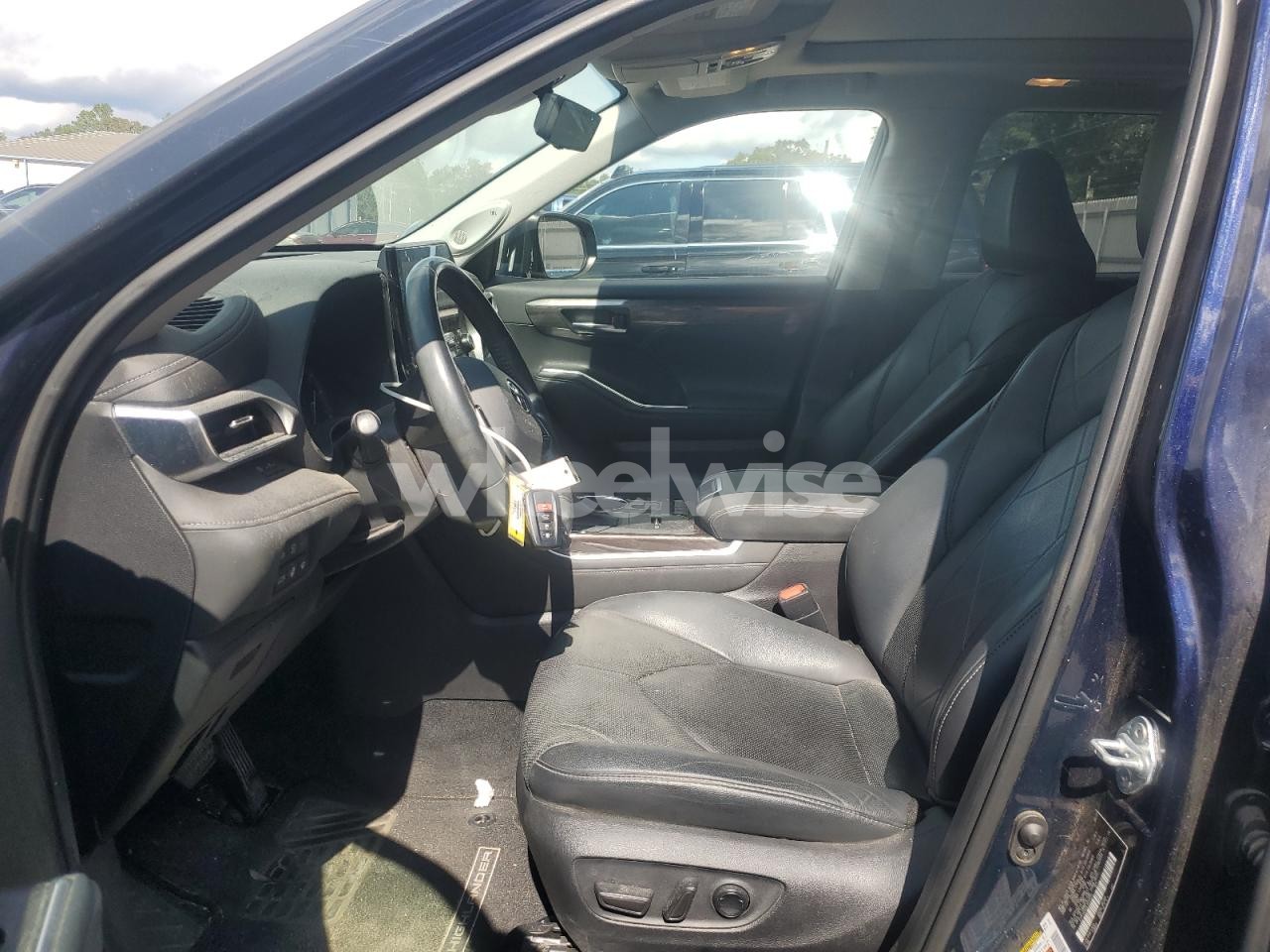 Photo 7 of 2020 TOYOTA HIGHLANDER PLATINUM (VIN 5TDFZRAH3LS030054)