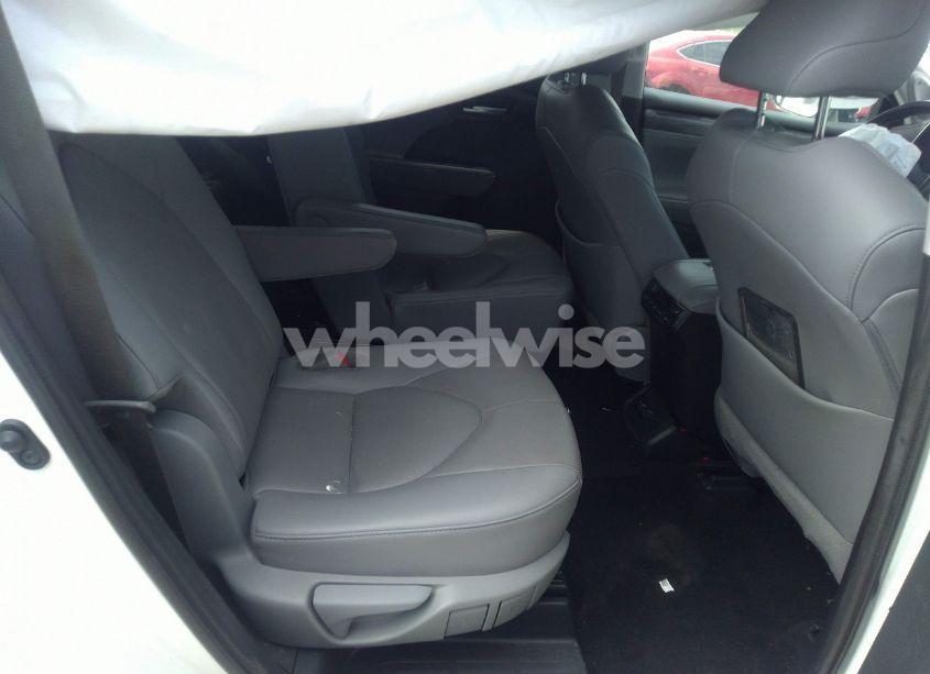 Photo 8 of 2020 Toyota Highlander PLATINUM (VIN 5TDFZRAH7LS014357)