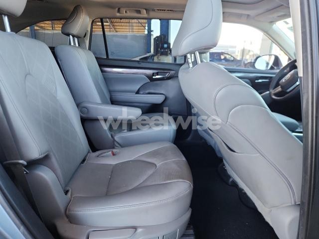 Photo 7 of 2021 TOYOTA HIGHLANDER PLATINUM (VIN 5TDFZRAH8MS087691)