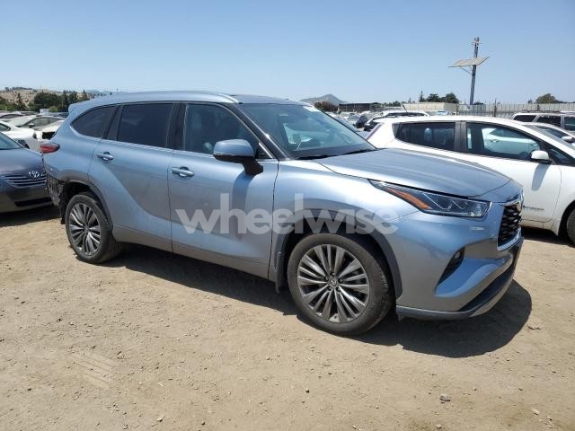 Photo 4 of 2021 TOYOTA HIGHLANDER PLATINUM (VIN 5TDFZRBH0MS119371)