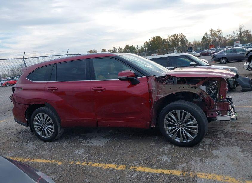 Photo 13 of 2021 Toyota Highlander PLATINUM (VIN 5TDFZRBH1MS093332)
