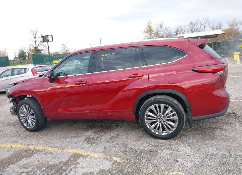 Photo 14 of 2021 Toyota Highlander PLATINUM (VIN 5TDFZRBH1MS093332)