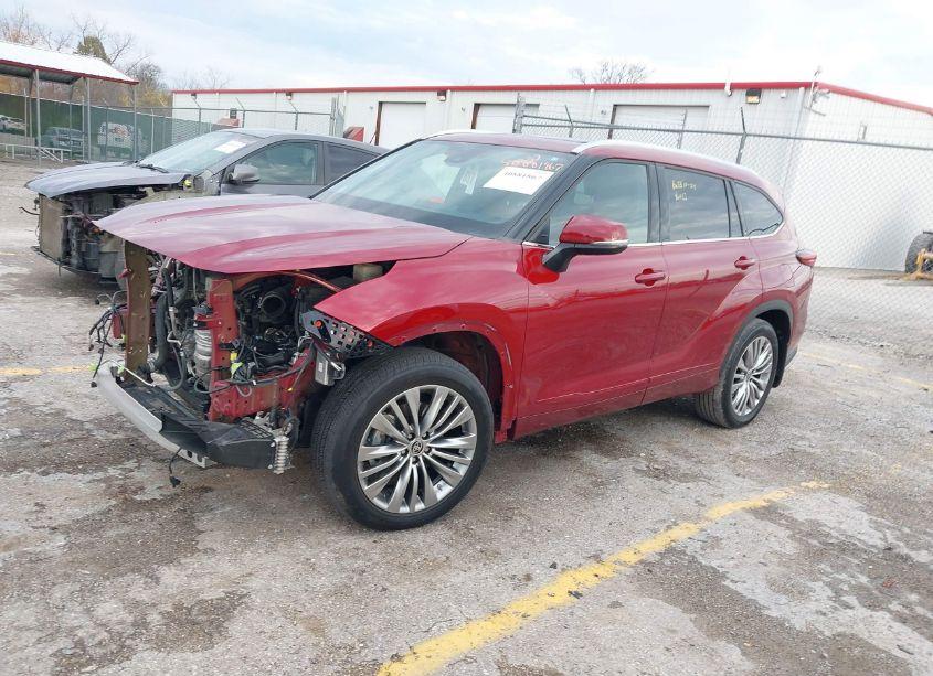 Photo 2 of 2021 Toyota Highlander PLATINUM (VIN 5TDFZRBH1MS093332)