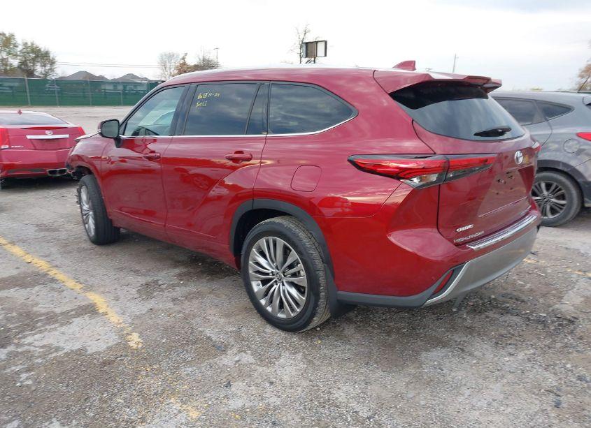 Photo 3 of 2021 Toyota Highlander PLATINUM (VIN 5TDFZRBH1MS093332)