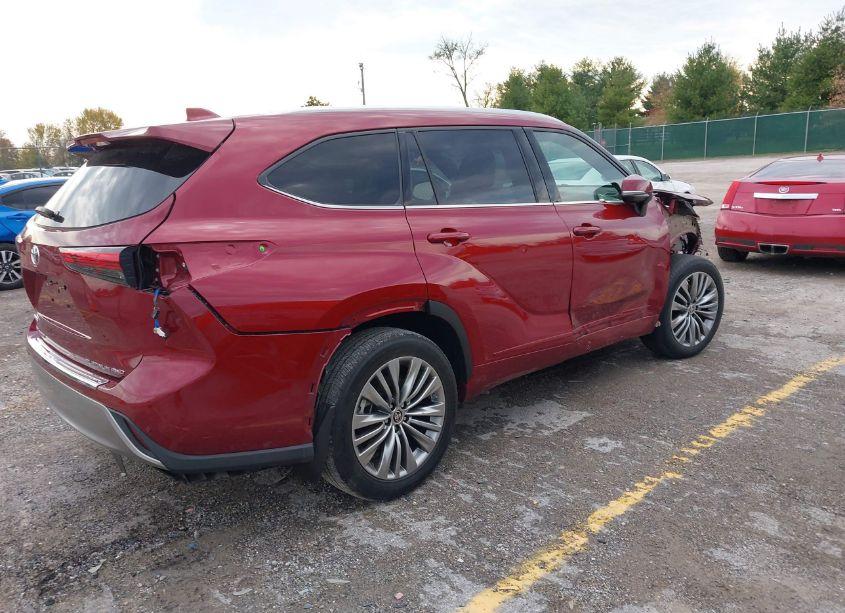 Photo 4 of 2021 Toyota Highlander PLATINUM (VIN 5TDFZRBH1MS093332)