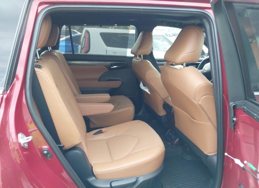 Photo 8 of 2021 Toyota Highlander PLATINUM (VIN 5TDFZRBH1MS093332)