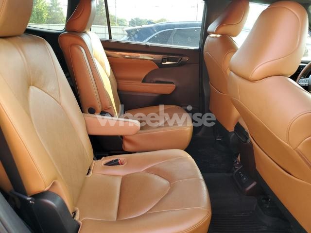 Photo 13 of 2021 TOYOTA HIGHLANDER PLATINUM (VIN 5TDFZRBH1MS099860)