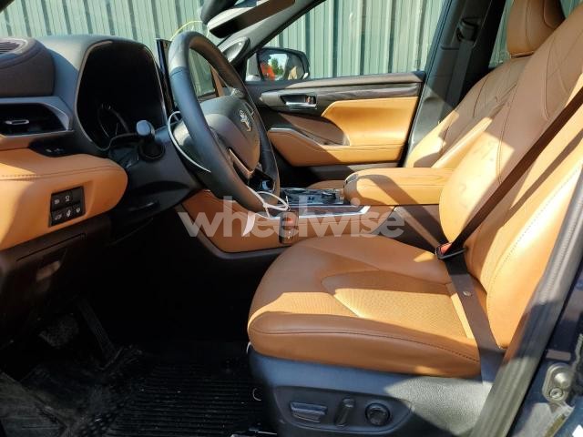 Photo 6 of 2021 TOYOTA HIGHLANDER PLATINUM (VIN 5TDFZRBH1MS099860)