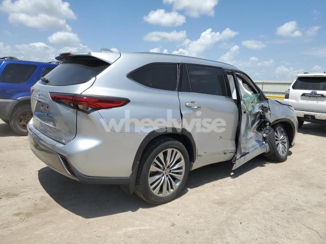 Photo 11 of 2022 TOYOTA HIGHLANDER PLATINUM (VIN 5TDFZRBH1NS179659)