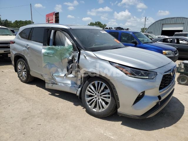 Photo 6 of 2022 TOYOTA HIGHLANDER PLATINUM (VIN 5TDFZRBH1NS179659)