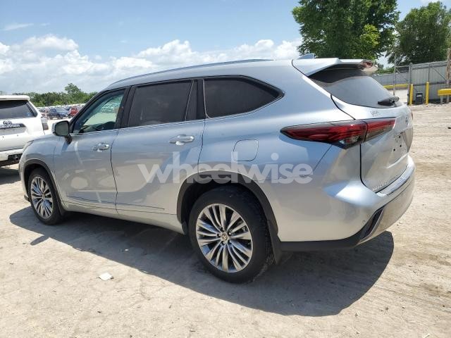Photo 9 of 2022 TOYOTA HIGHLANDER PLATINUM (VIN 5TDFZRBH1NS179659)